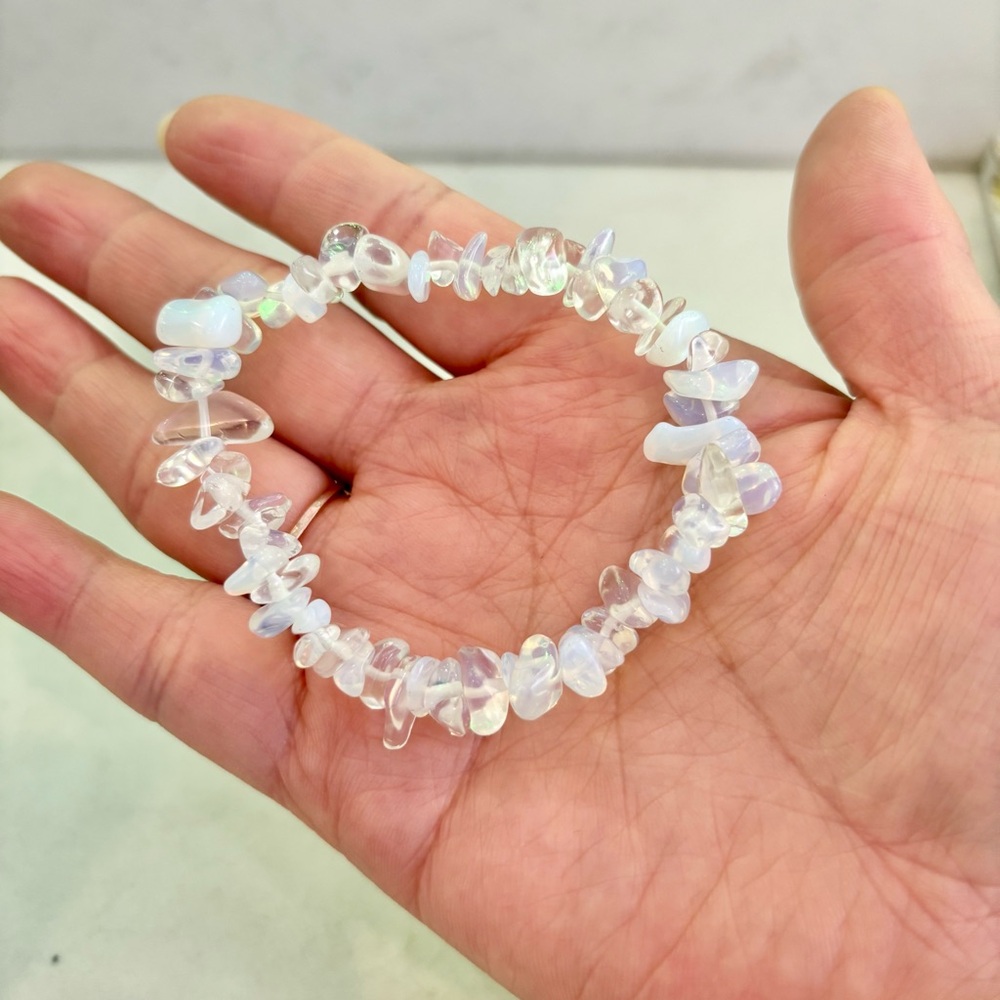 NEW Opalite high translucent gemstone/crystal chips bracelet